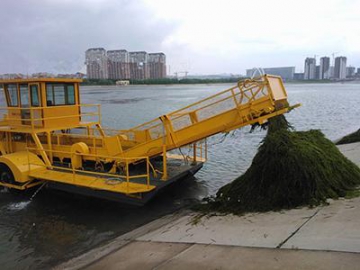Barco para limpieza de ríos en Hunan, China