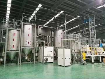 Sistema de alimentación central de procesamiento de plástico