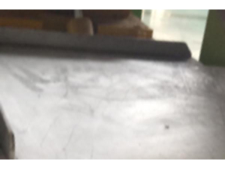 Eliminación de la película de óxido de la superficie del cilindro de aluminio   (Máquina para descalcificación y desoxidación de tochos, remoción de capa de óxido de aluminio)