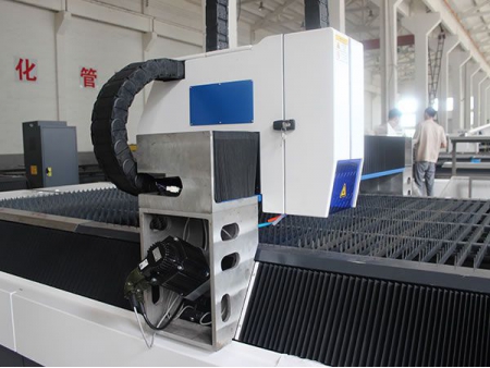 Máquina corta láser de fibra CNC de 700w para metal