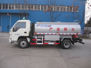 ﻿Camión cisterna para combustible de 4 m³