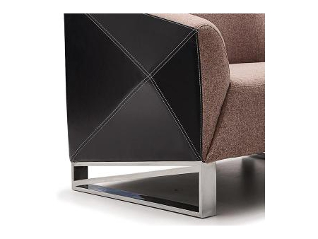 Set de sillones de tela y cuero moderno