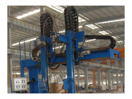 Línea de soldadura para columna estructural