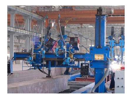 Línea de soldadura para columna estructural
