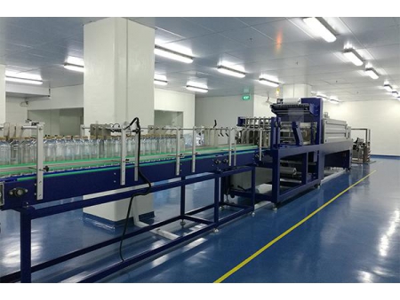 Máquina empaquetadora con film termoretráctil lineal