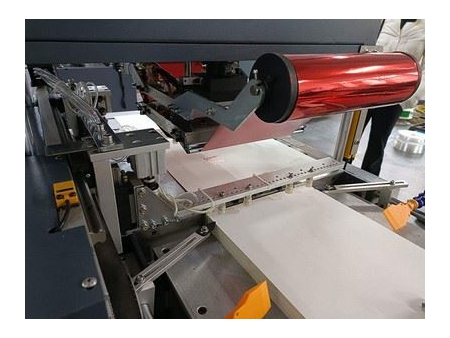 Máquina de estampado de foil automático