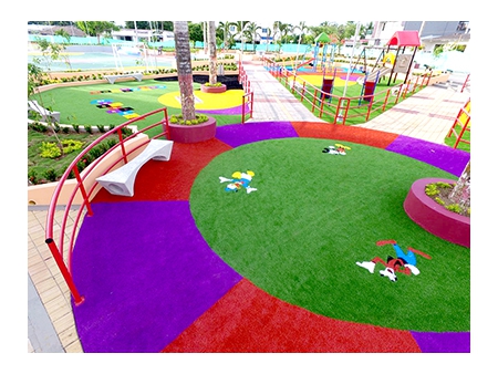Césped de parque infantil / patio de recreo