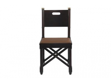 Silla de comedor de madera con tapizado de cuero