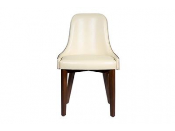 Silla de madera de nogal con respaldo alto