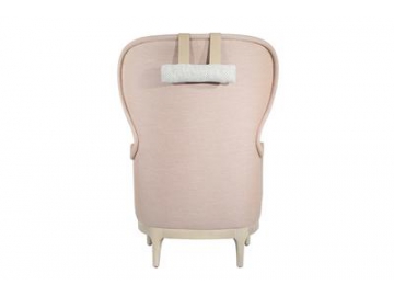 Silla de madera con respaldo alto y apoyabrazos