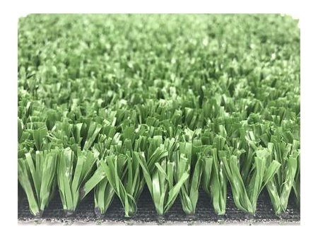 Césped artificial con filamentos de forma fibrilada GPE