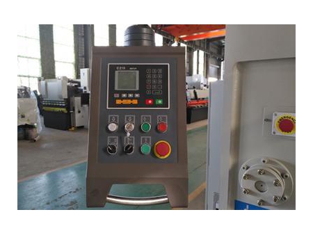 Guillotina hidráulica para láminas de metal QC11Y con controlador E21S