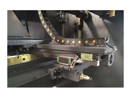 Guillotina hidráulica para láminas de metal QC11Y con controlador E21S