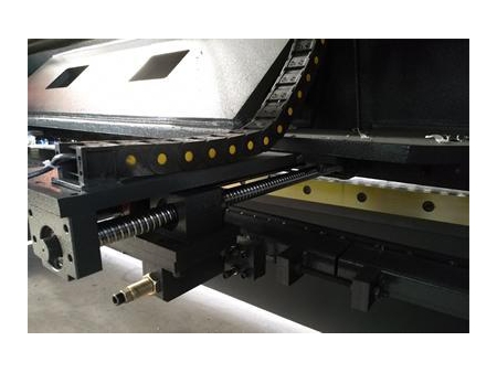Guillotina hidráulica para láminas de metal QC11Y con controlador E21S