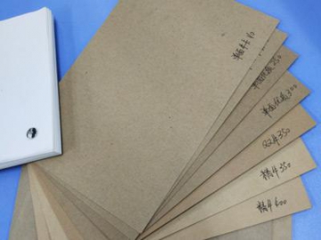 Papel kraft marrón