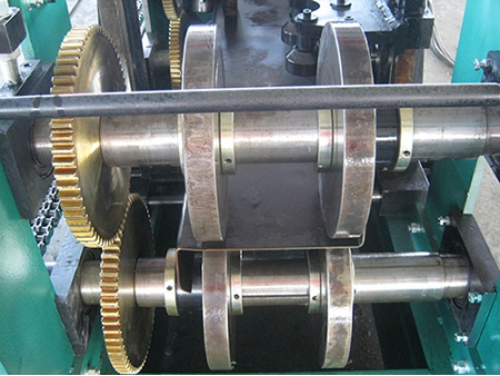 Máquina formadora de perfiles Z