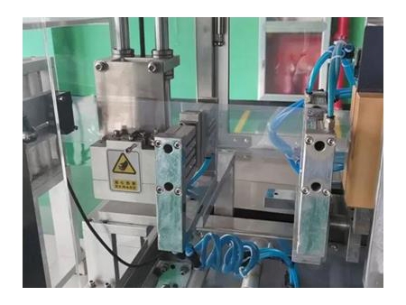 Máquina de llenado y sellado de ampollas