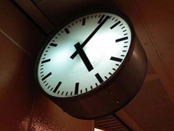 Reloj de Doble Cara con Números de Barras