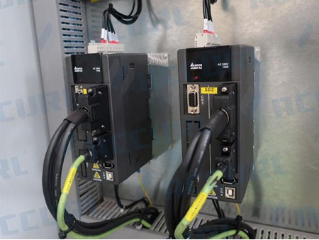 Prensa plegadora CNC de 3 ejes para chapas metálicas