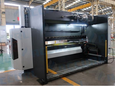 Prensa plegadora CNC de 3 ejes para chapas metálicas