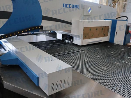 Punzonadora de torreta CNC para chapas de metal 50 ton
