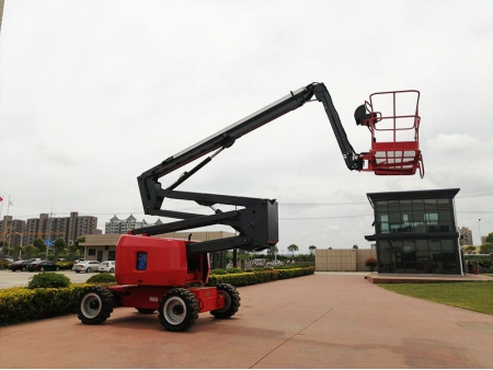 Plataforma articulada autopropulsada, HZ200J