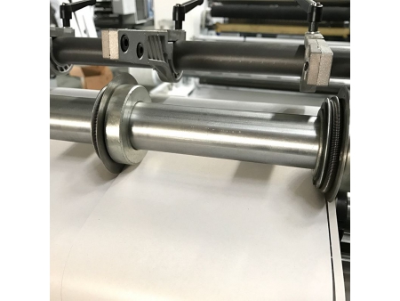 Cortadora rebobinadora, Máquina automática de corte y rebobinado vertical