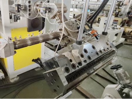 Máquina extrusora de láminas de PP, PS y PE, DB-110-850