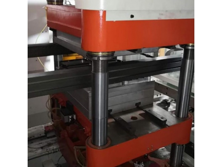 Termoformadora de plástico por presión positiva y negativa, DB-680/420