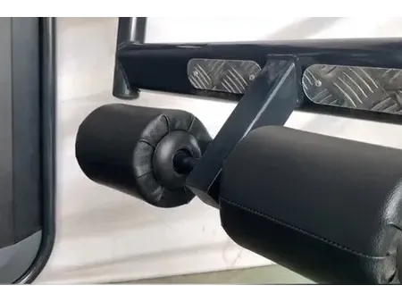 Máquina patada de glúteos (acostado)