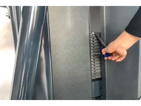 Máquina patada de glúteos (acostado)