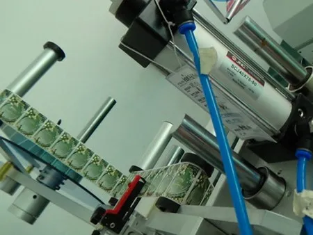Etiquetadora automática de superficies planas