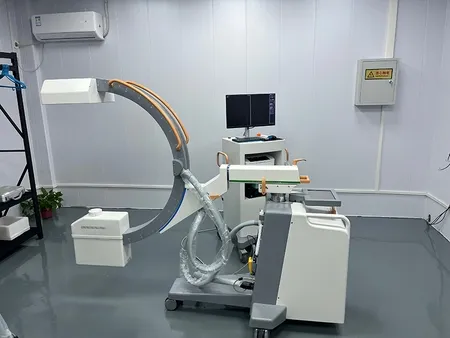 Arco en C con Detector de Panel Plano