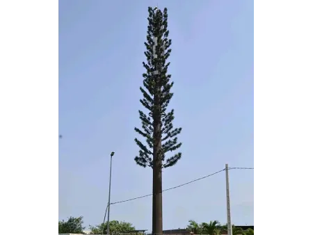 Torre de comunicaciones camuflada (Torre de pino)