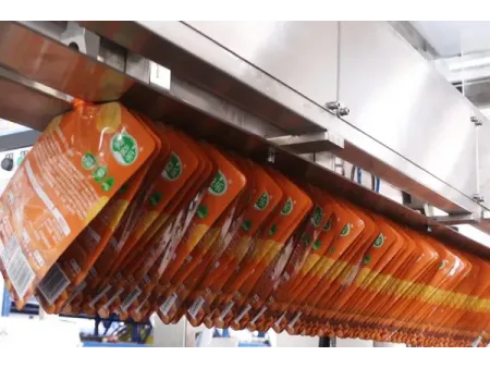 Máquina de llenado y taponado de bolsas con boquilla (con spout)