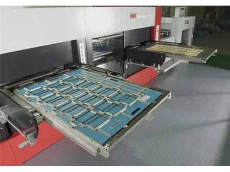 Máquina troqueladora (doble estación)