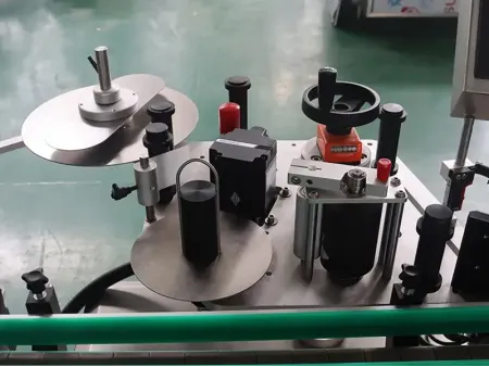 Etiquetadora automática de botellas redondas