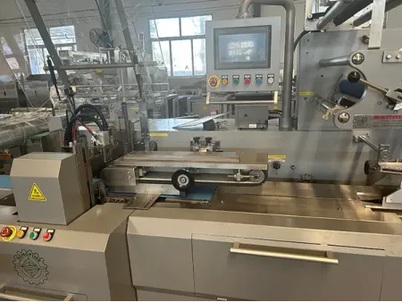 Envasadora horizontal flow pack sin bandeja SF-CW