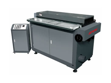Máquina para hacer escotaduras en V a cajas de regalos
