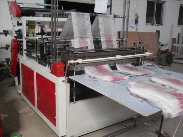 Máquina para fabricar bolsas de doble capa y cuatro líneas con sellado en caliente y corte en frío