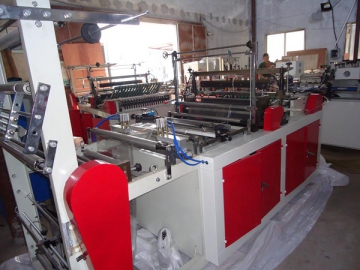 Máquina computarizada para fabricar bolsas con sellado lateral